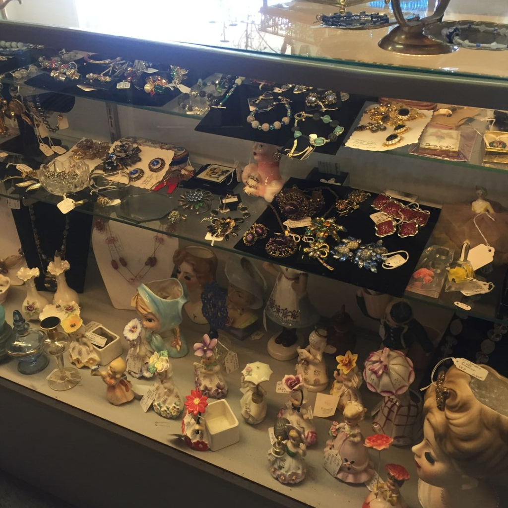 Vintage and antique jewelry and lady heads